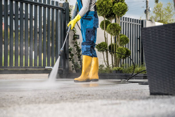Best Deck Pressure Washing  in Roberts, WI